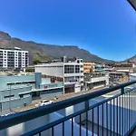Contemporary Arty Studio Balcony Mountain Views