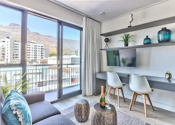 Contemporary Arty Studio Balcony Mountain Views