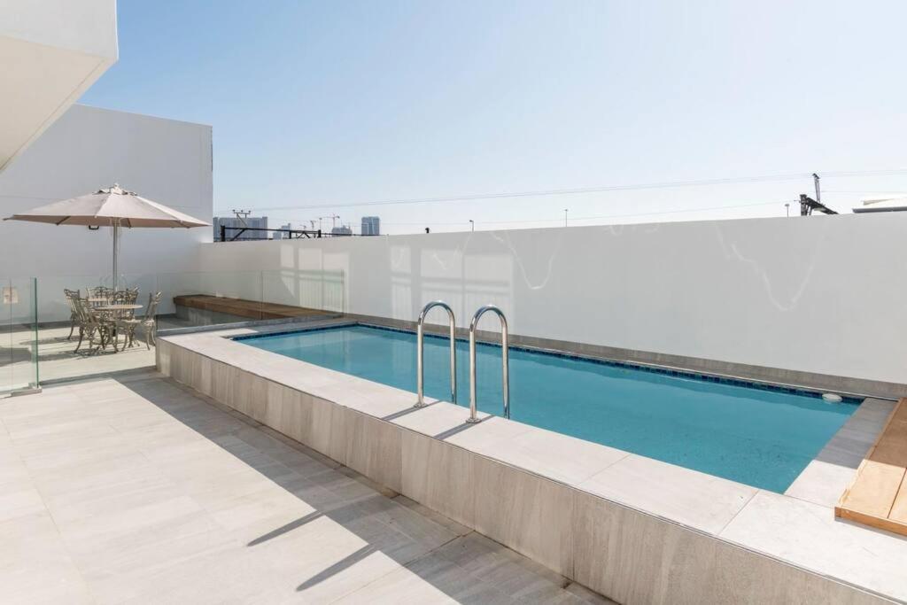 Contemporary Arty Balcony Mountain Views * Cape Town